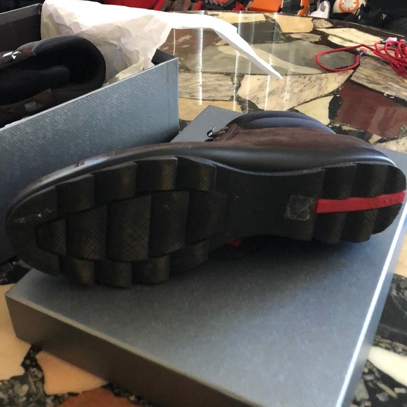 Prada - Picture 2 of 7